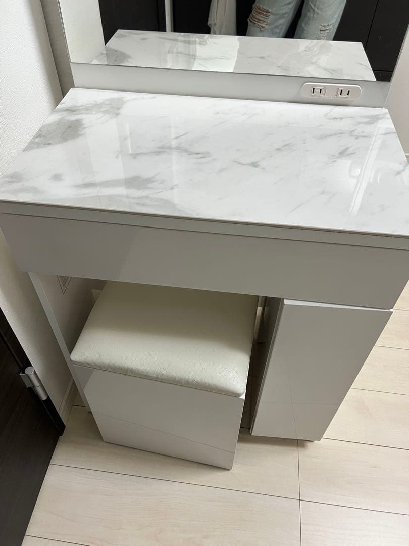 ホワイトドレッサー・鏡台(引き取りの場合は1万円)