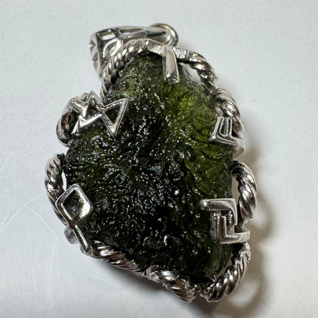 大人気の希少テクタイト◇モルダバイト◇ペンダントトップ　7.6g