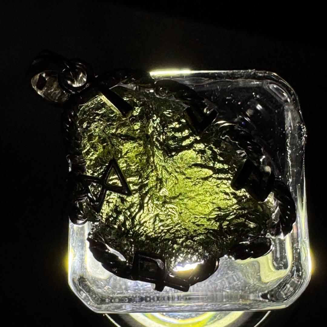 大人気の希少テクタイト◇モルダバイト◇ペンダントトップ　7.6g