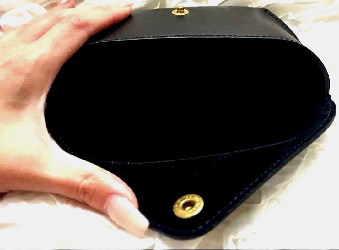 【美品】【50％OFF】IL BISONTE メガネケース 黒 本革 イタリア製