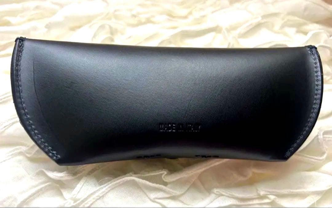 【美品】【50％OFF】IL BISONTE メガネケース 黒 本革 イタリア製
