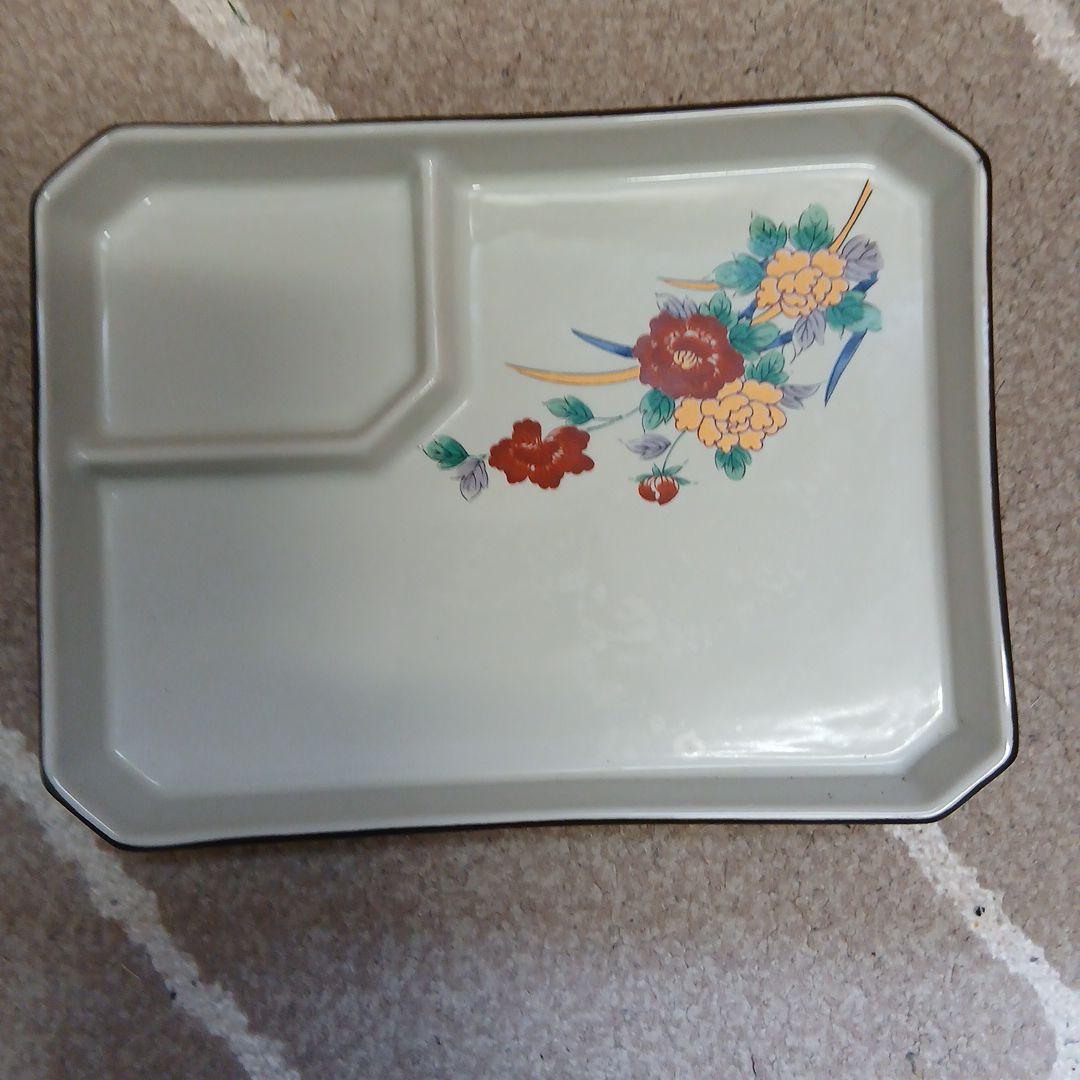 小鉢と刺身皿、醤油差しの5点セット