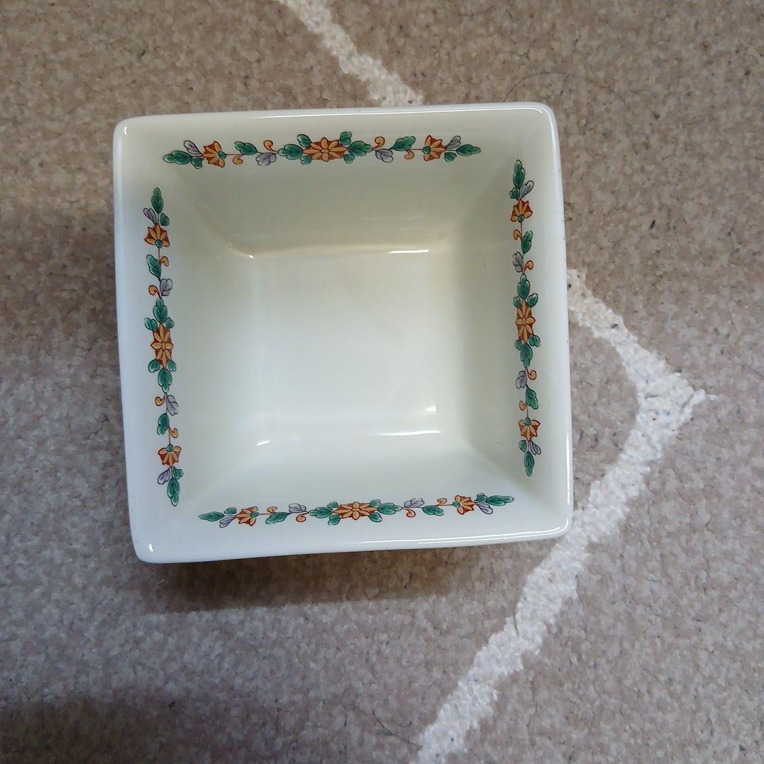 小鉢と刺身皿、醤油差しの5点セット