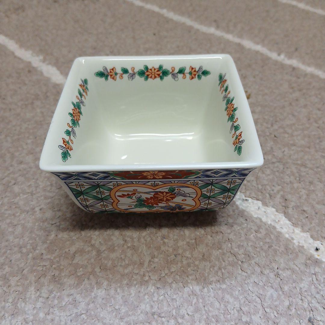 小鉢と刺身皿、醤油差しの5点セット