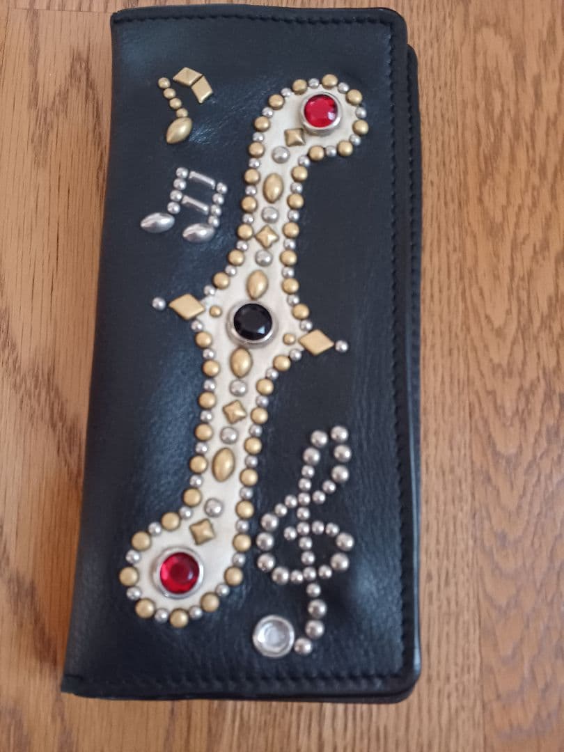 スタッズ長財布