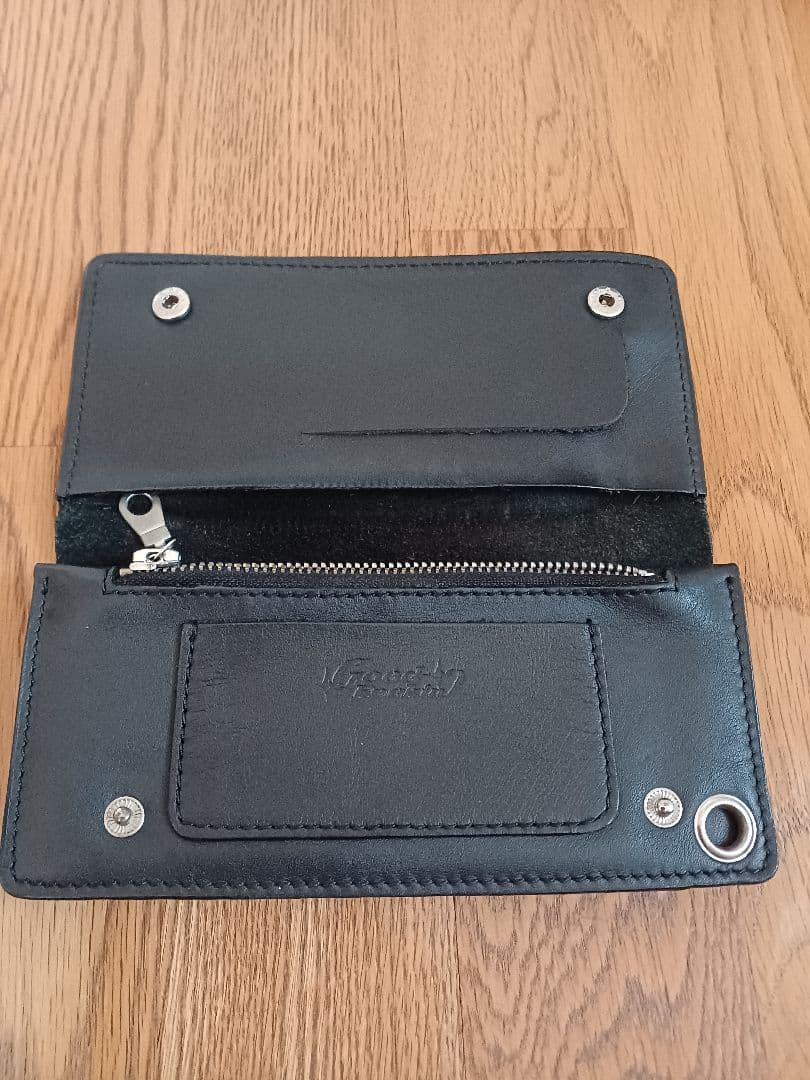 スタッズ長財布