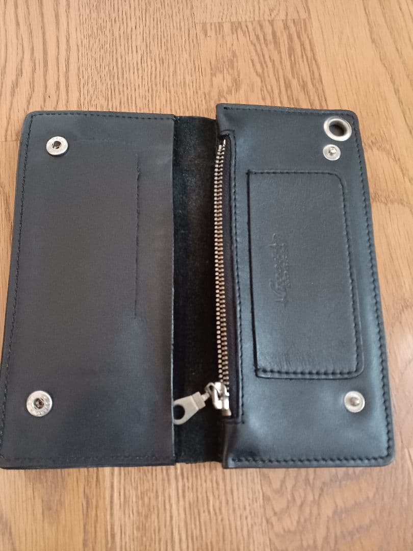 スタッズ長財布