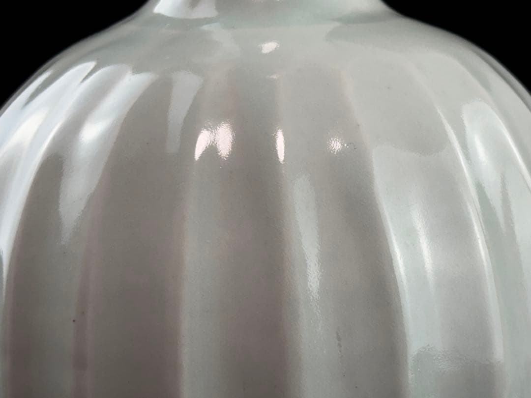 益子焼 名工【瀧田項一】作 白磁鎬手瓶子 共箱 R7112341 - メルカリ