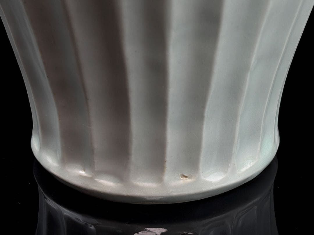 益子焼 名工【瀧田項一】作 白磁鎬手瓶子 共箱 R7112341 - メルカリ