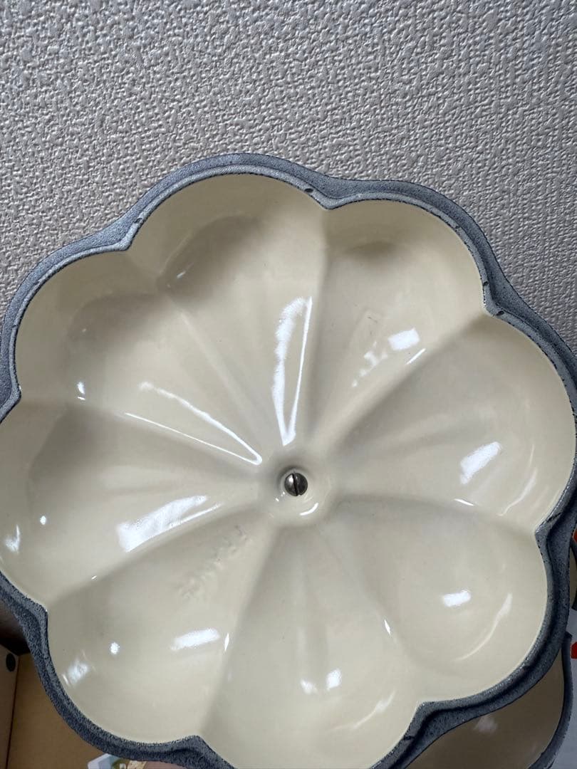 ル・クルーゼ　LE CREUSET パンプキン　約22cm メレンゲ