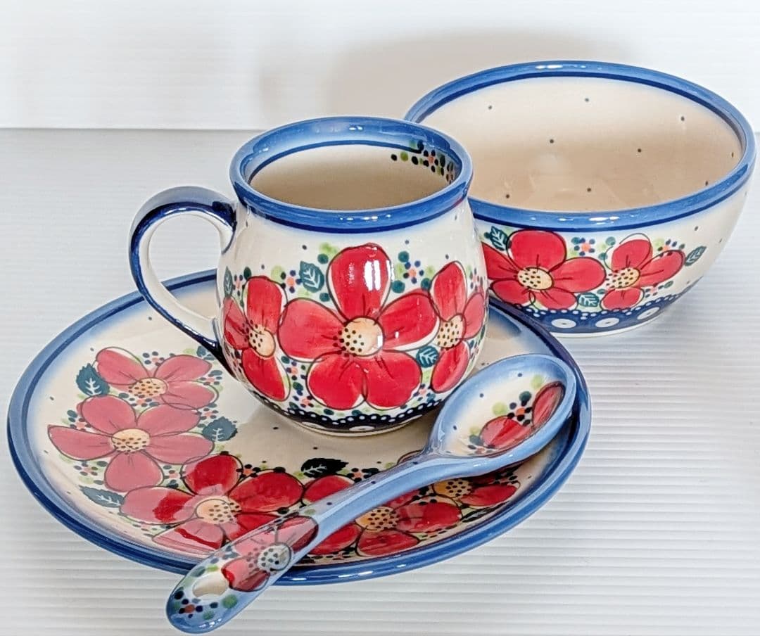 ポーリッシュポタリー ガリア社 赤い花 セット✩˚。⋆ - メルカリ