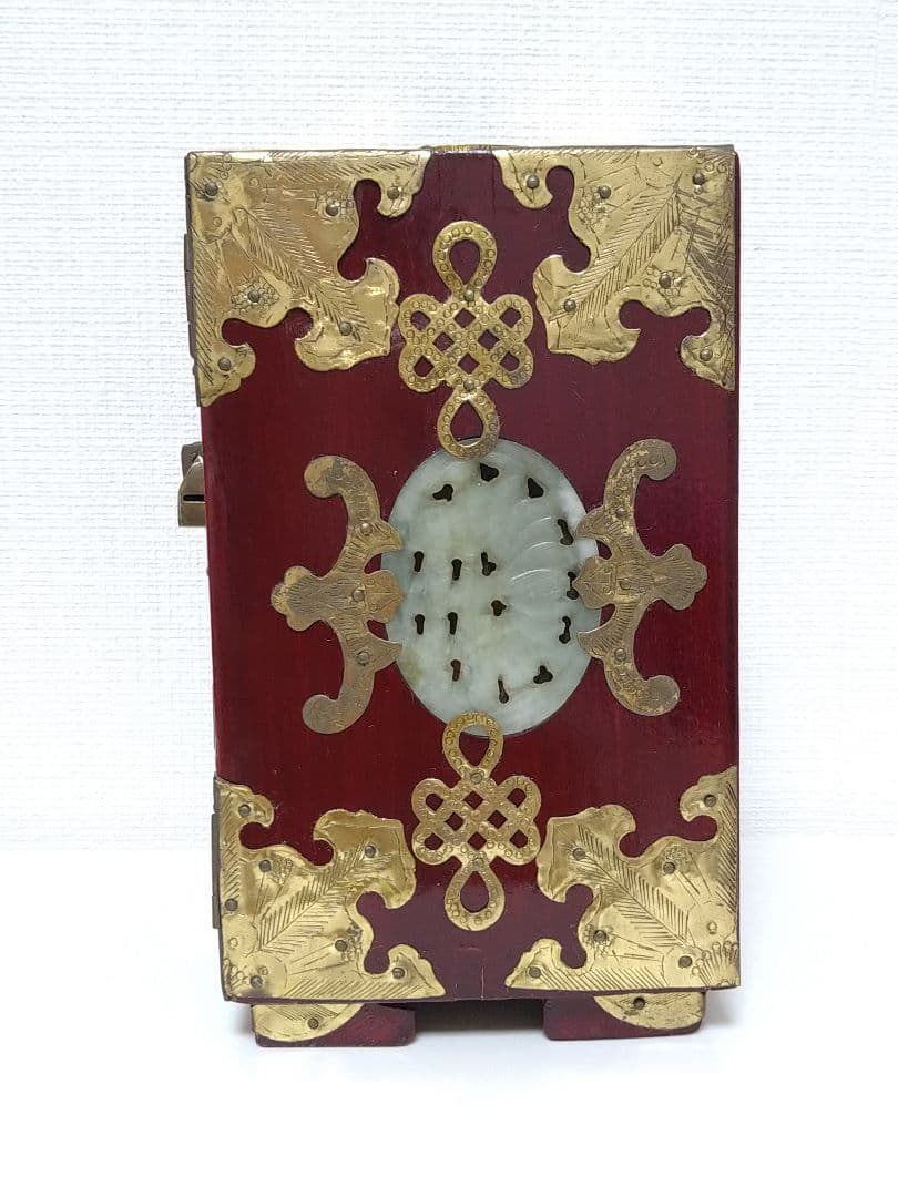 プロフ必読！∞ アンティークなディスプレイに♪翡翠をはめ込んだレア小物入れ ∞