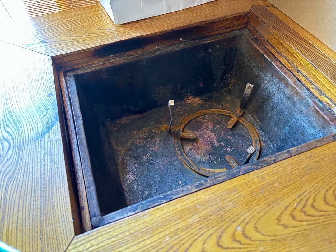 ウサちゃん　囲炉裏　関西火鉢　座卓　木製 ローテーブル 和室 テーブル