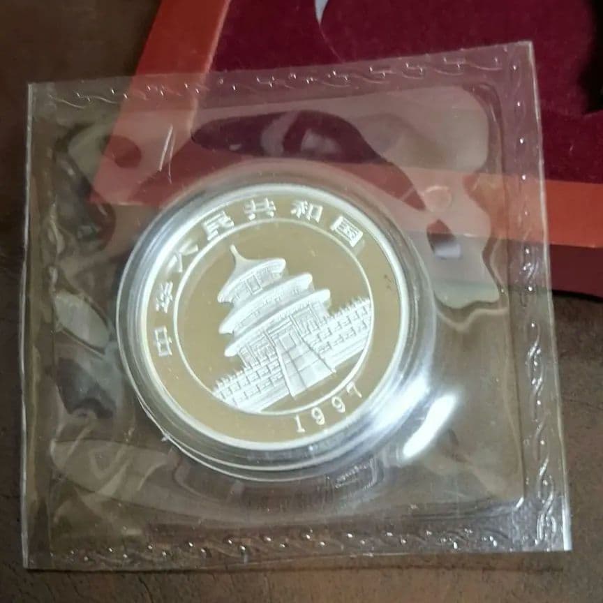 未開封】1997年 パンダ銀貨 1/2オンス 5元 純銀 箱・証明書付 - メルカリ