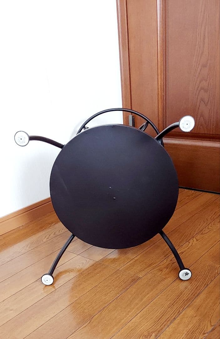 傘立ても付いてとっても便利に使えるアンティーク風のアイアンコートハンガー