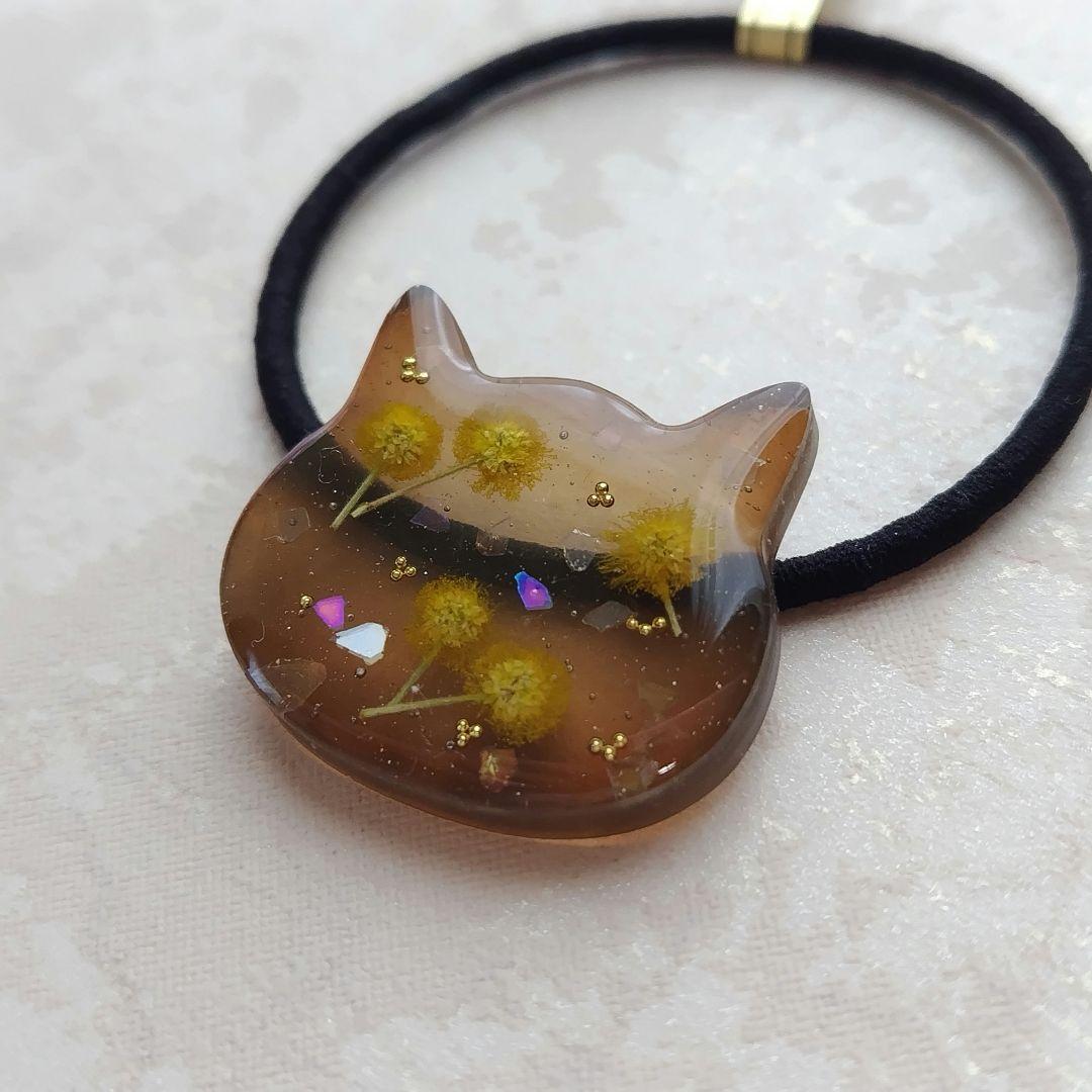 ミモザと小花 ミモザ ブラウン猫ちゃんレジンヘアゴム 猫ちゃん型