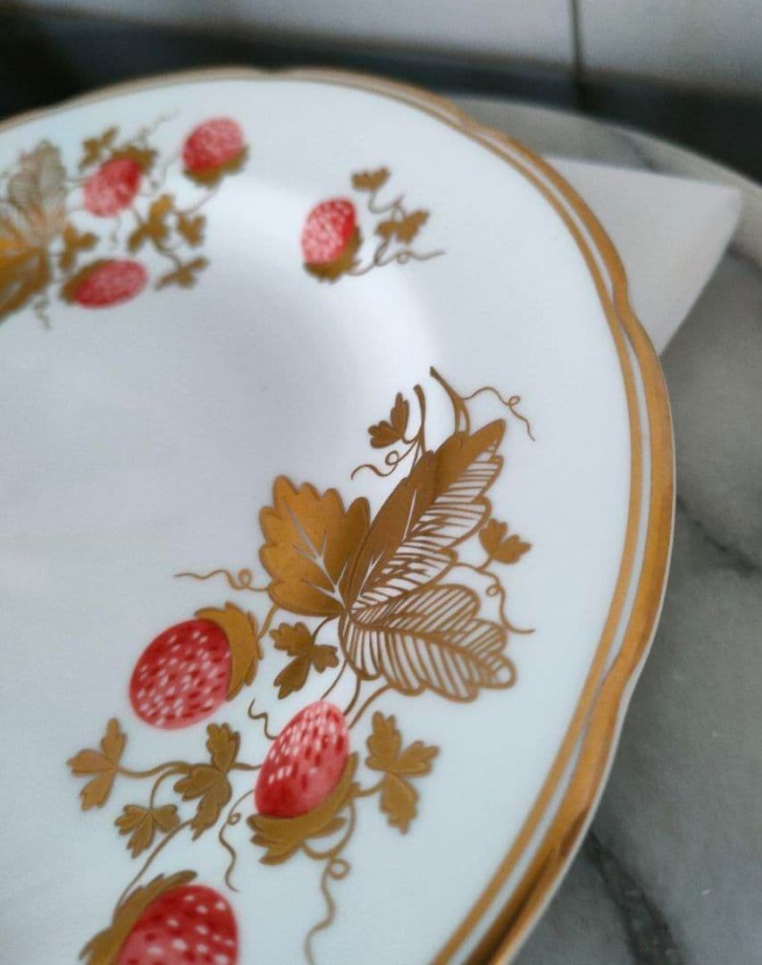 ストロベリーゴールド ケーキ皿 1枚　17.5cm 希少価値高いと思います