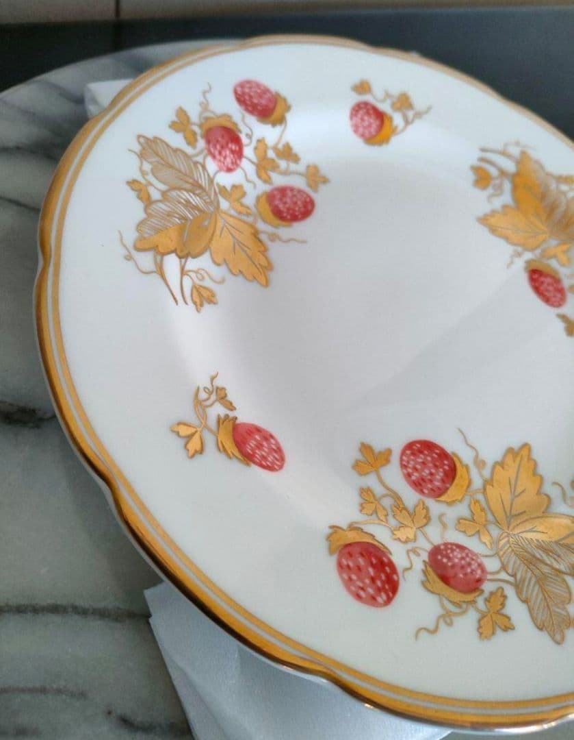 ストロベリーゴールド ケーキ皿 1枚　17.5cm 希少価値高いと思います