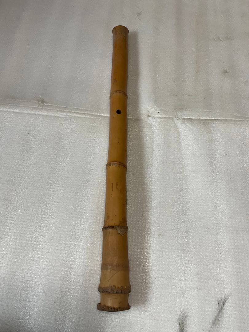 尺八／中古品。作者&銘柄不明。【長さ／57.5cm。直径／11.5cmです。】。