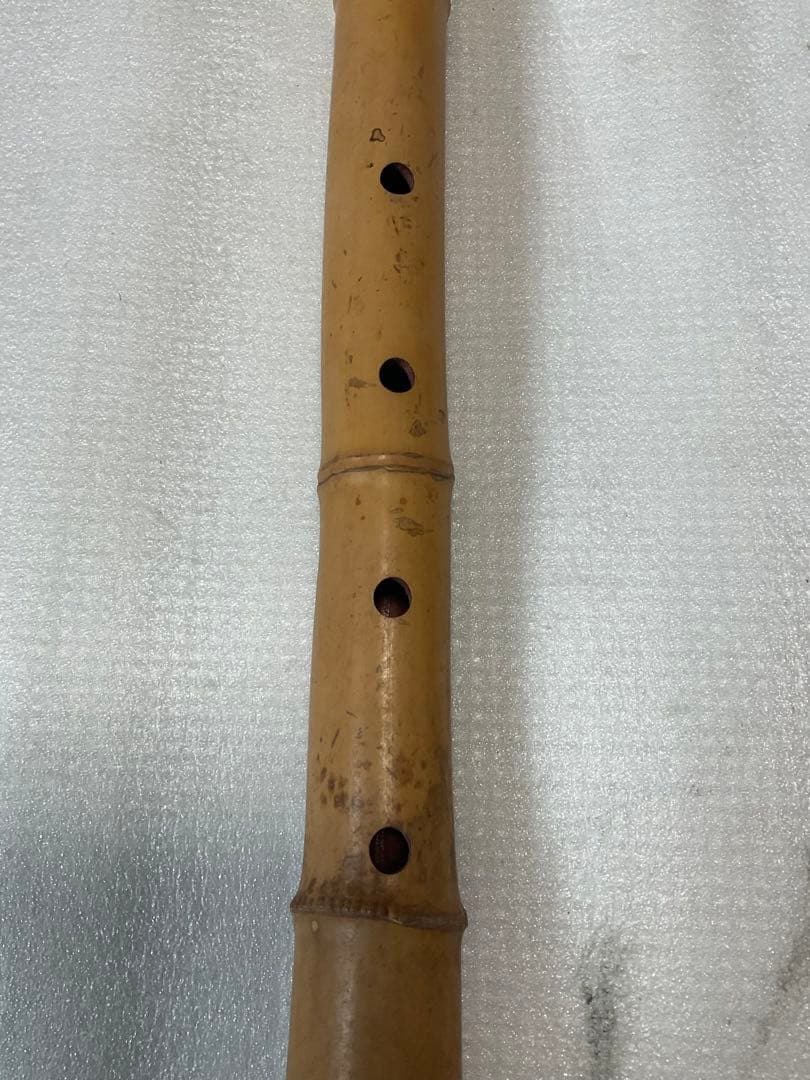 尺八／中古品。作者&銘柄不明。【長さ／57.5cm。直径／11.5cmです。】。