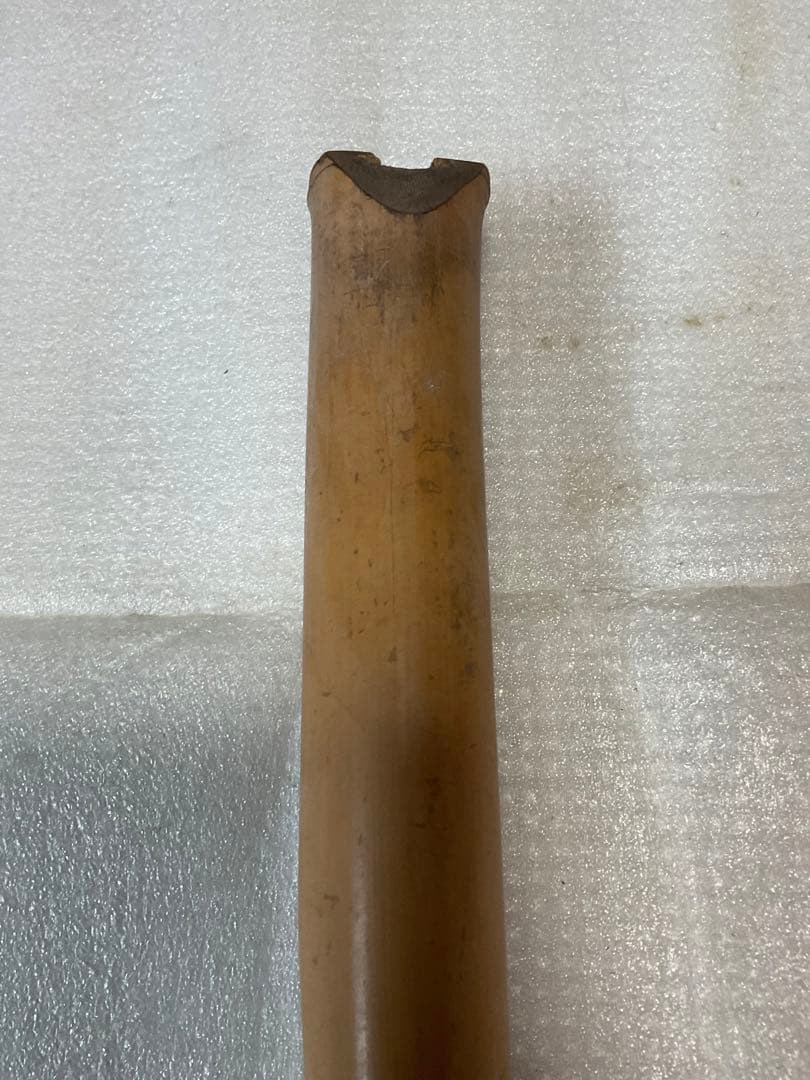 尺八／中古品。作者&銘柄不明。【長さ／57.5cm。直径／11.5cmです。】。