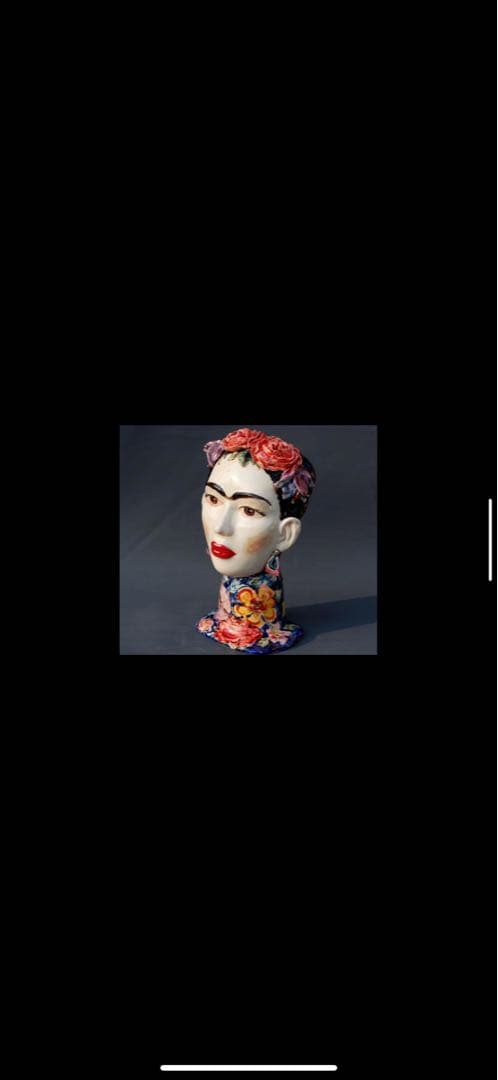 フリーダ・カーロとサルバドール・ダリの陶器の花瓶 。商品は個別に販売されます