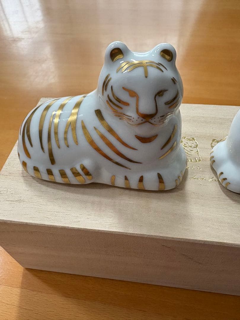 リサラーソン　干支　そとをみるとら　うちをみるとら　２体セット　ゴールド