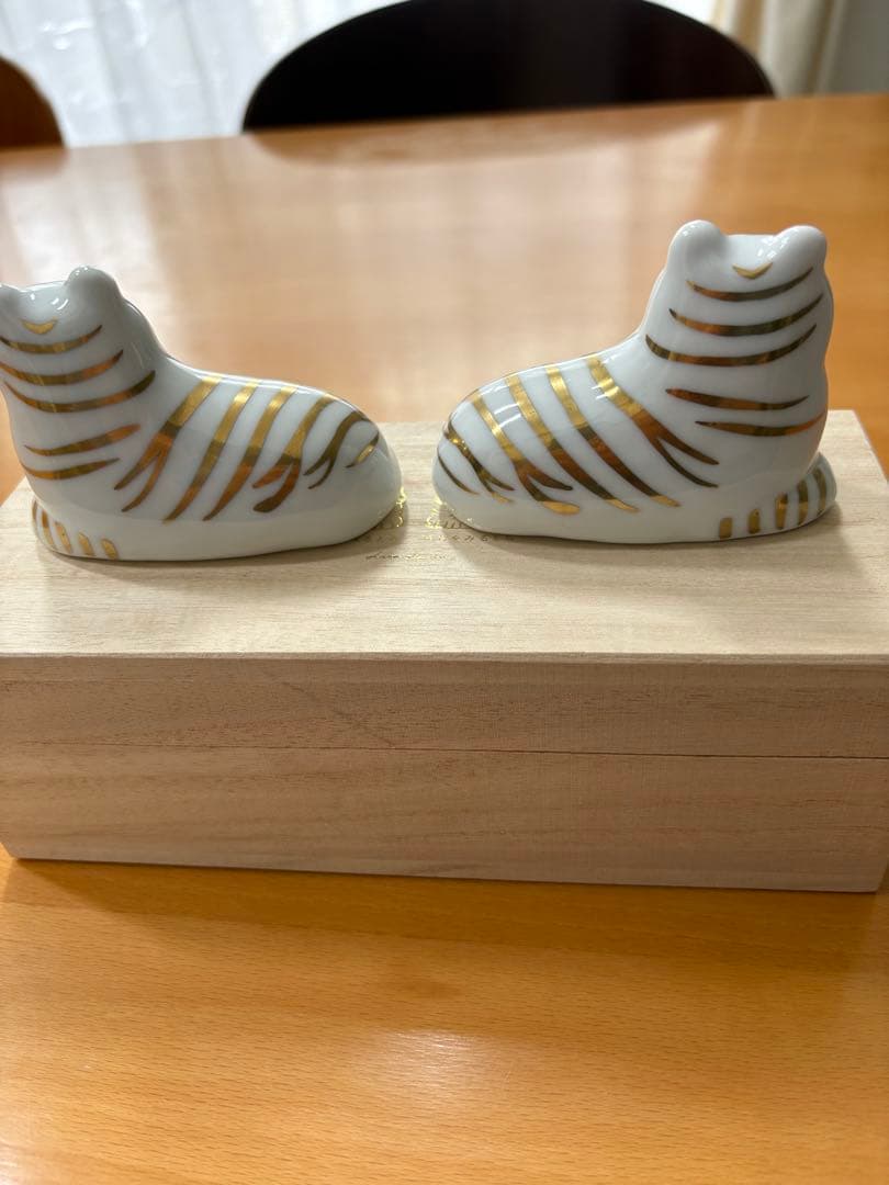 リサラーソン　干支　そとをみるとら　うちをみるとら　２体セット　ゴールド