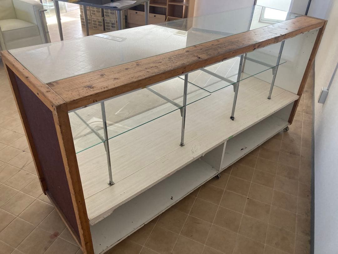 特注品 大きめガラスケース 棚板・キャスター付き 調布市 引き取り限定