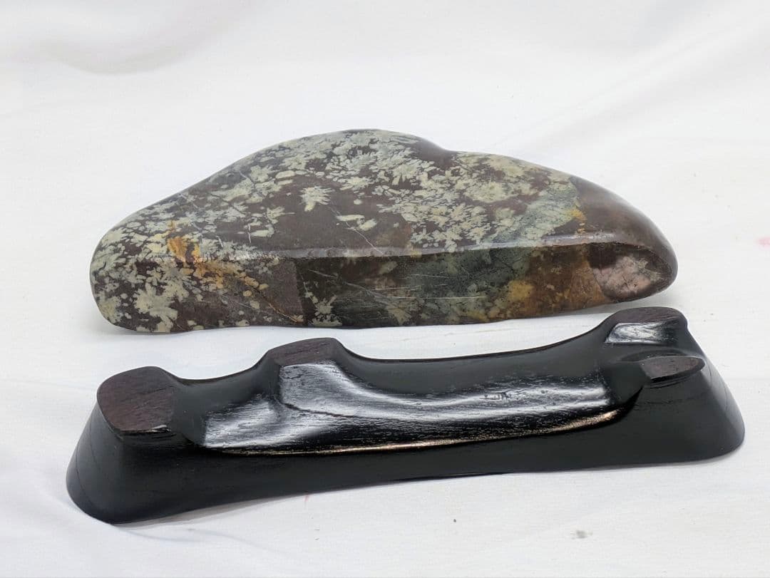 菊花石 無数の小花 山の形 根尾 鑑賞石 水石 自然石 木製台座 - メルカリ