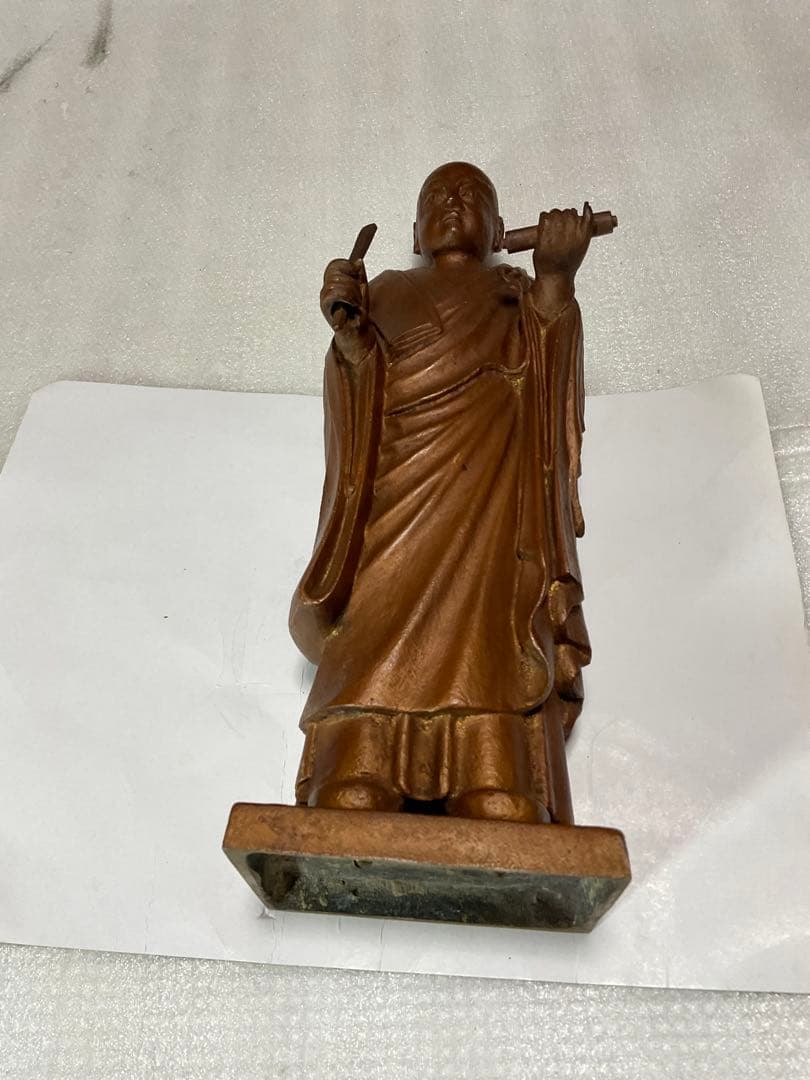 日蓮上人立像／真鍮製。重量約4kg。【高さ／34cm。凛々しい顔付きの御神仏】。