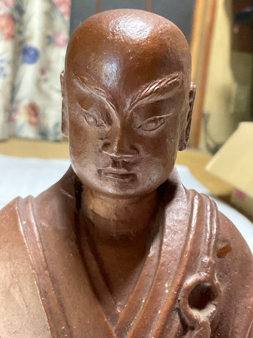 日蓮上人立像／真鍮製。重量約4kg。【高さ／34cm。凛々しい顔付きの御神仏】。