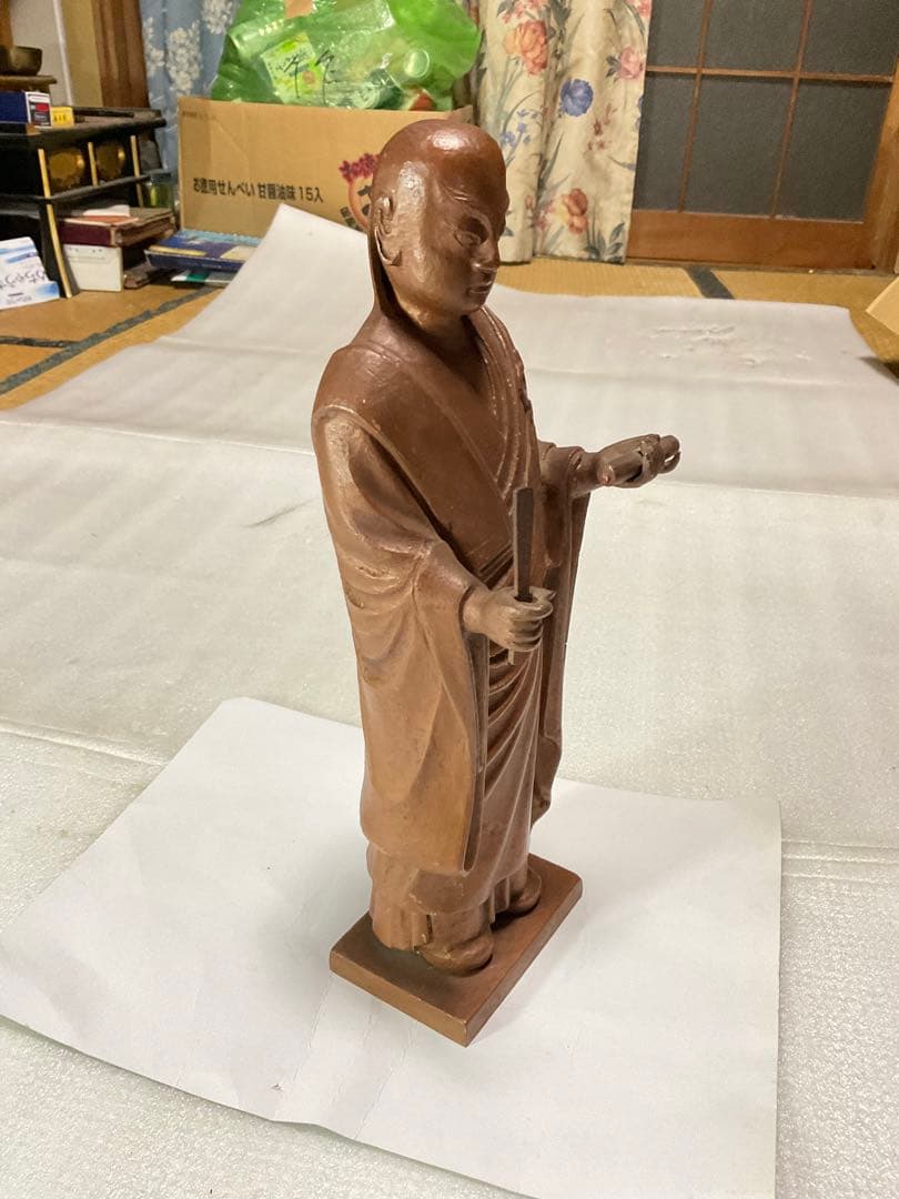 日蓮上人立像／真鍮製。重量約4kg。【高さ／34cm。凛々しい顔付きの御神仏】。