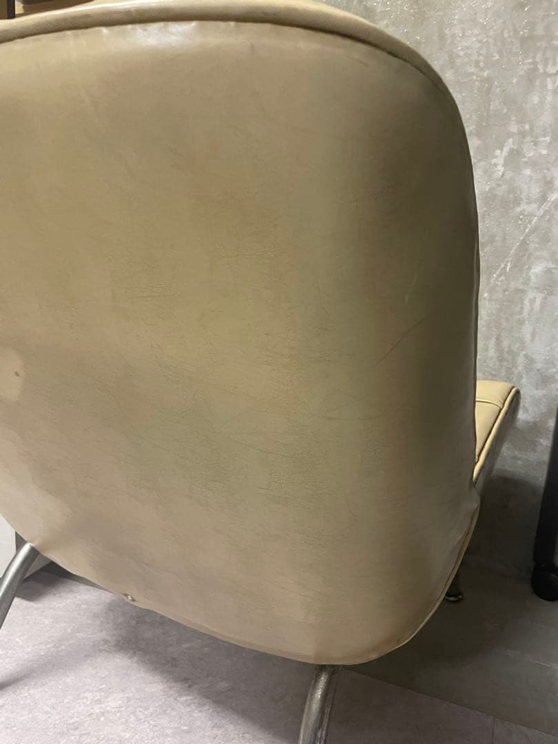 ラウンジソファ　フジファニチアFUJI FURNITURE 合皮　レトロ　1脚