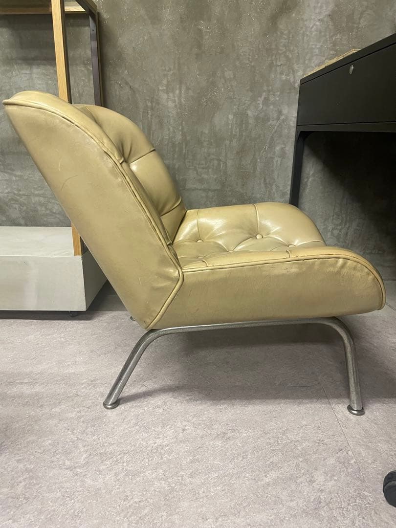 ラウンジソファ　フジファニチアFUJI FURNITURE 合皮　レトロ　1脚