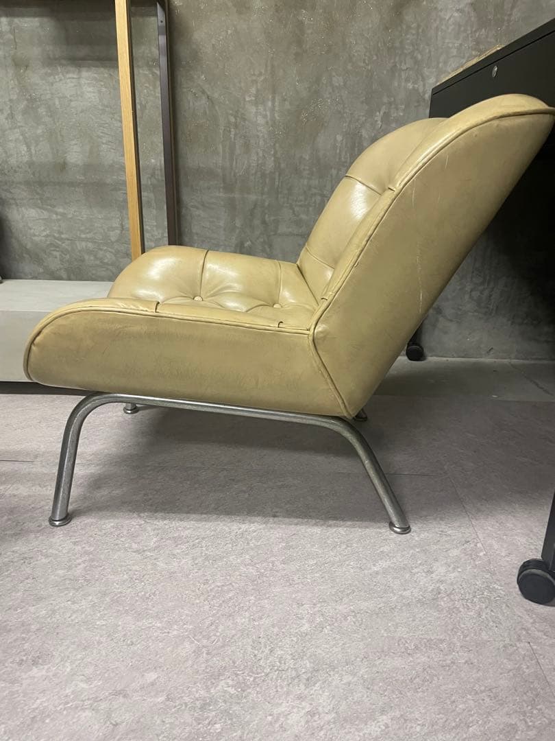 ラウンジソファ　フジファニチアFUJI FURNITURE 合皮　レトロ　1脚