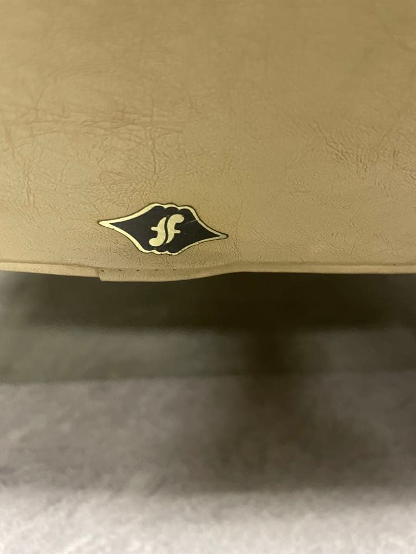 ラウンジソファ　フジファニチアFUJI FURNITURE 合皮　レトロ　1脚