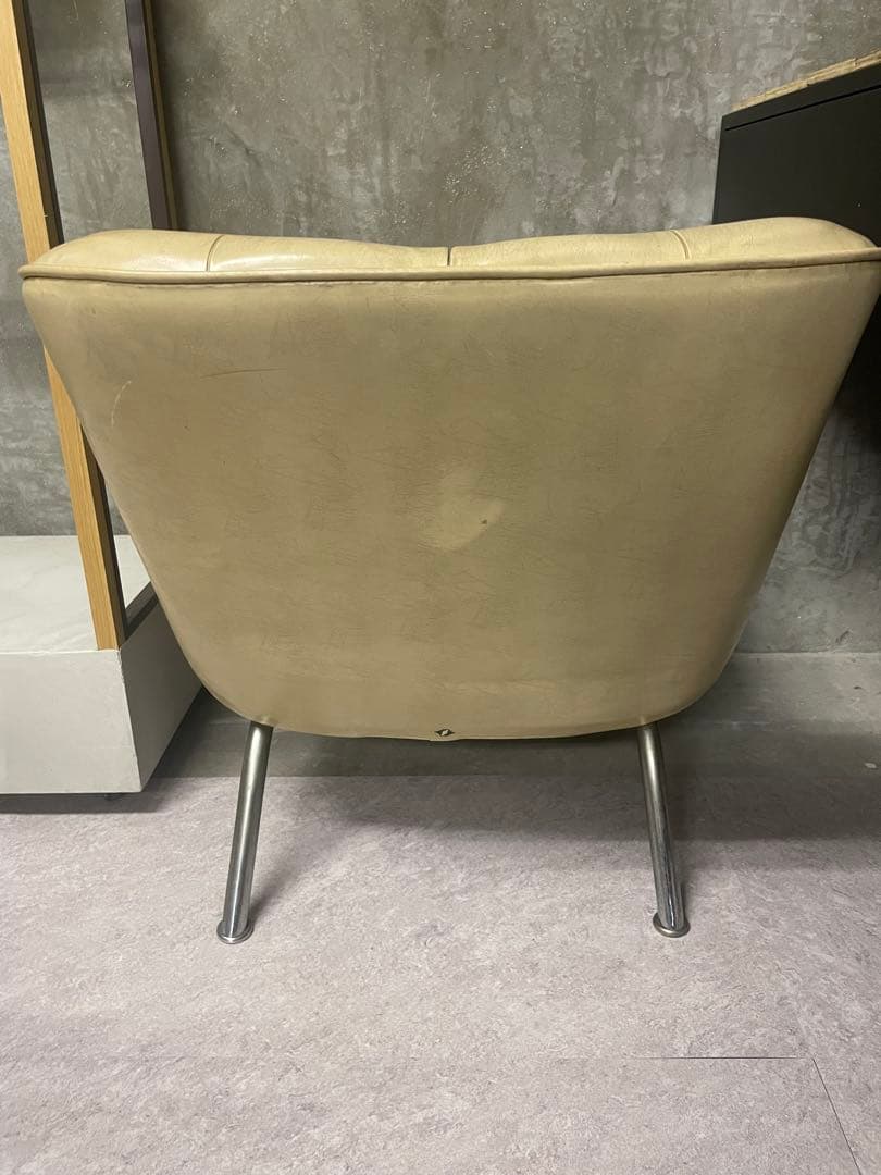 ラウンジソファ　フジファニチアFUJI FURNITURE 合皮　レトロ　1脚