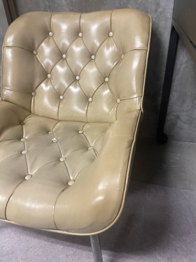 ラウンジソファ　フジファニチアFUJI FURNITURE 合皮　レトロ　1脚