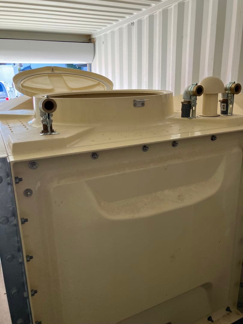 【中古品】FRPベージュ貯水タンク