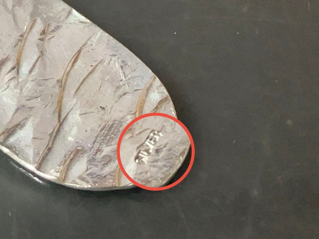 【新品】純銀・手鍛造バターナイフ（SV980）金槌目仕上げ