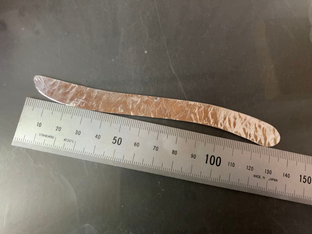 【新品】純銀・手鍛造バターナイフ（SV980）金槌目仕上げ