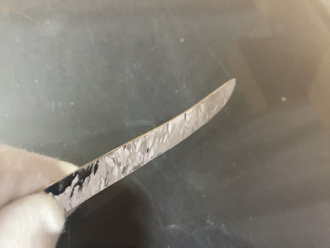 【新品】純銀・手鍛造バターナイフ（SV980）金槌目仕上げ