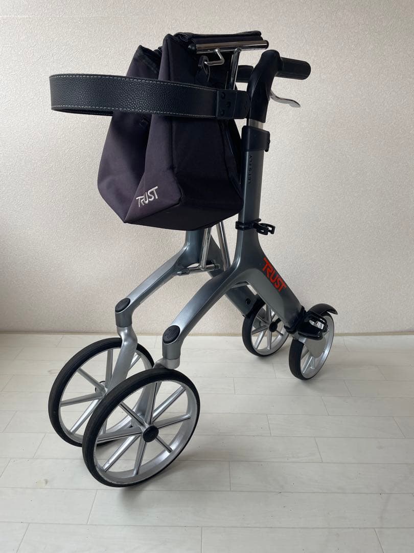 歩行車 : レッツフライ