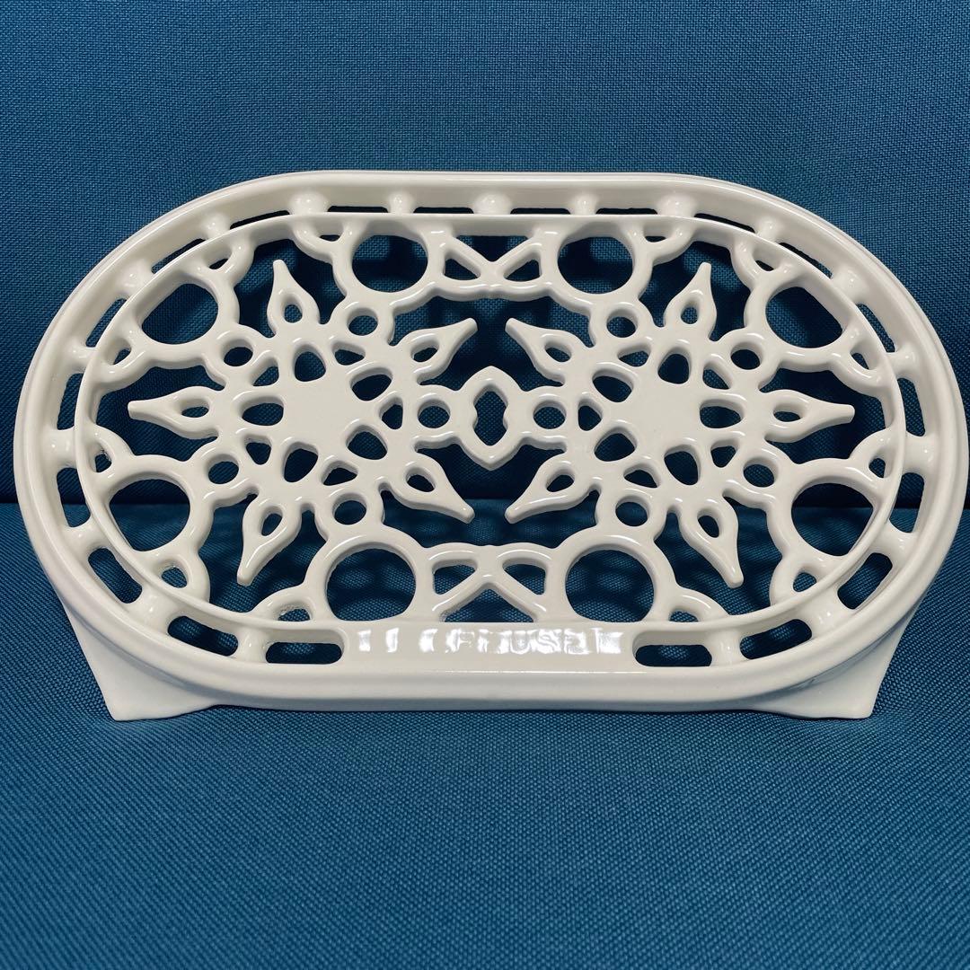 《未使用》ルクルーゼ オーバル トリベット 白