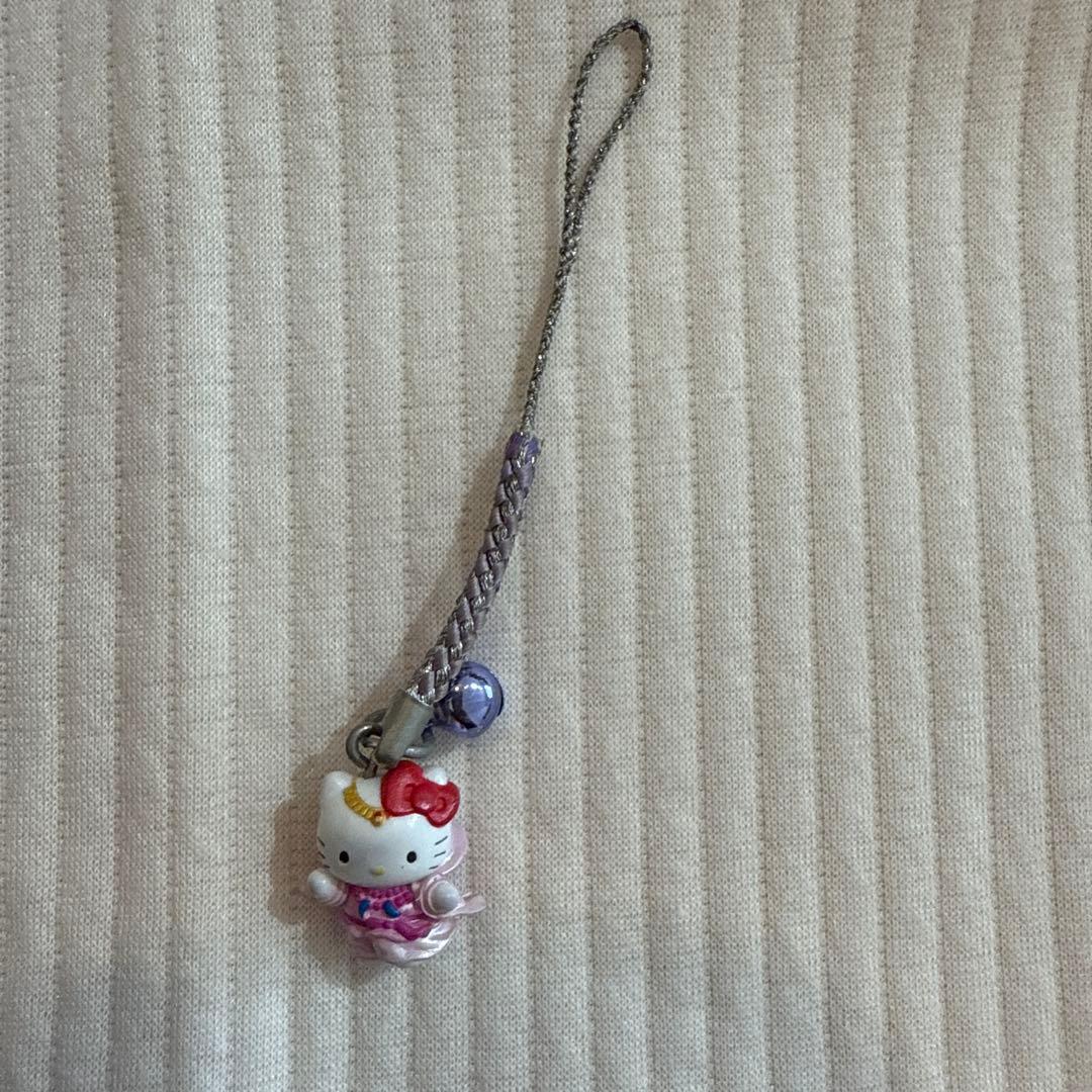 ハローキティ ご当地ストラップ 三重 天の岩戸 - メルカリ