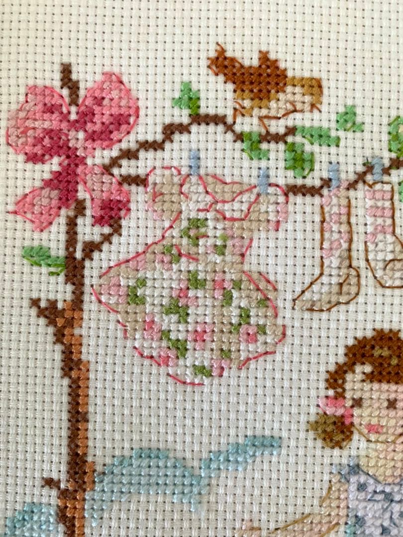 ヴェロニクアンジャンジェ　クロスステッチ完成品　ハンドメイド　刺繍