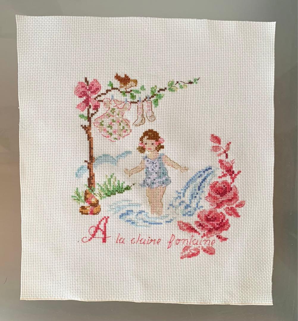 ヴェロニクアンジャンジェ　クロスステッチ完成品　ハンドメイド　刺繍