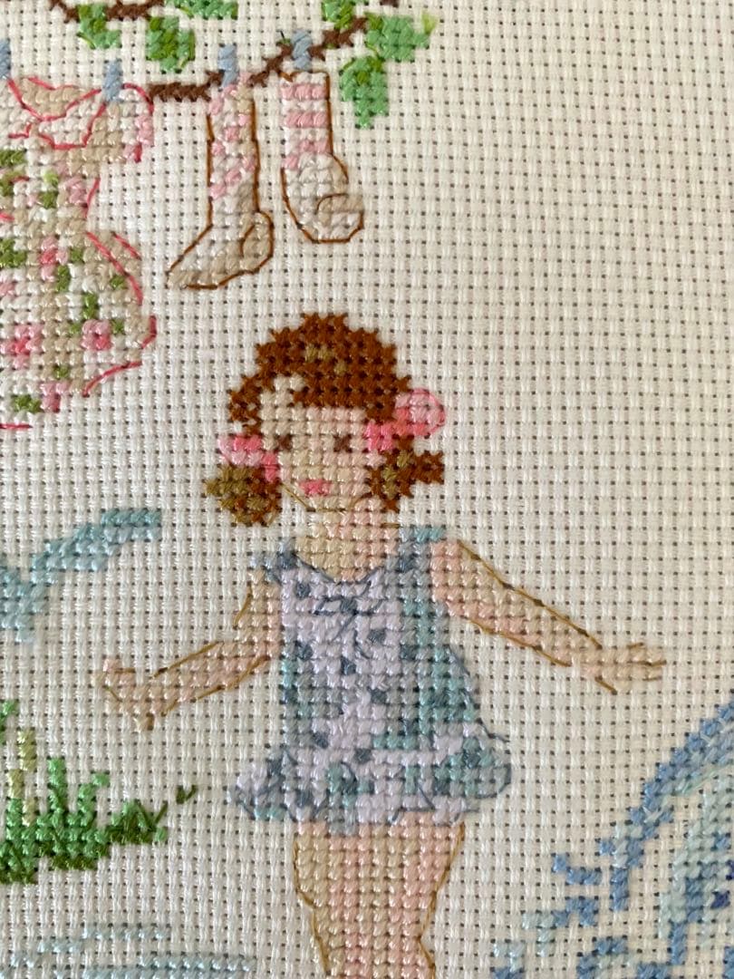ヴェロニクアンジャンジェ　クロスステッチ完成品　ハンドメイド　刺繍