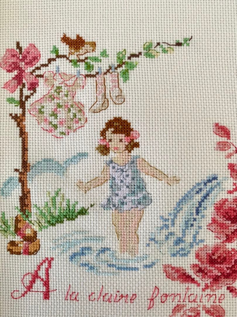ヴェロニクアンジャンジェ　クロスステッチ完成品　ハンドメイド　刺繍